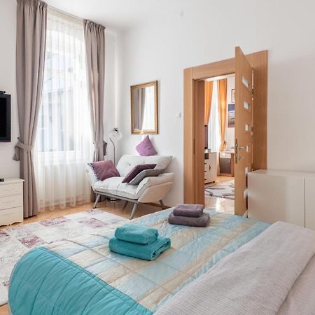 Apartmán Brasov Centrul Vechi - 67Sqm - 2Min To Counsel Square Exteriér fotografie